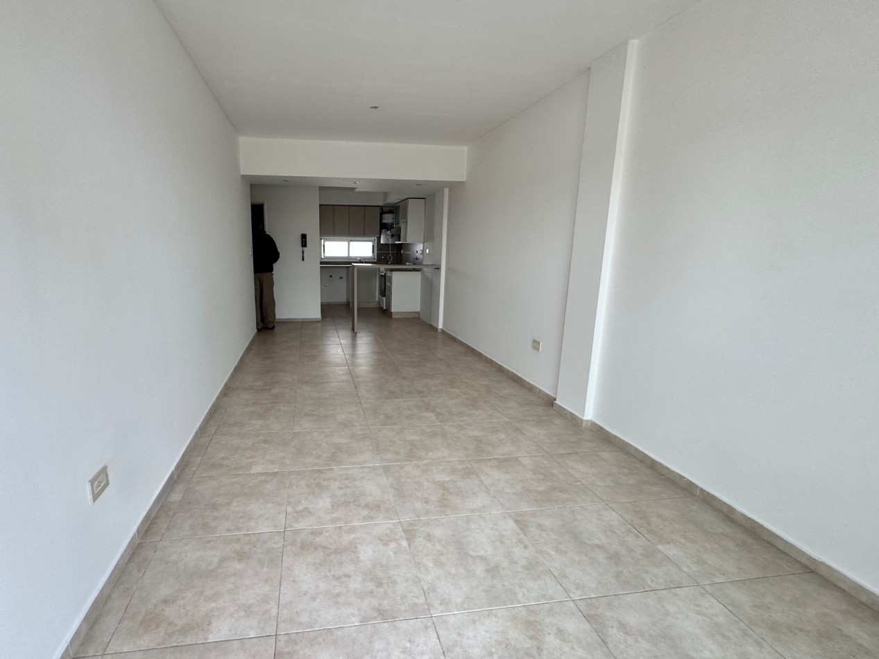 Monoambiente en Alquiler - 36 e/ 6 y 7 